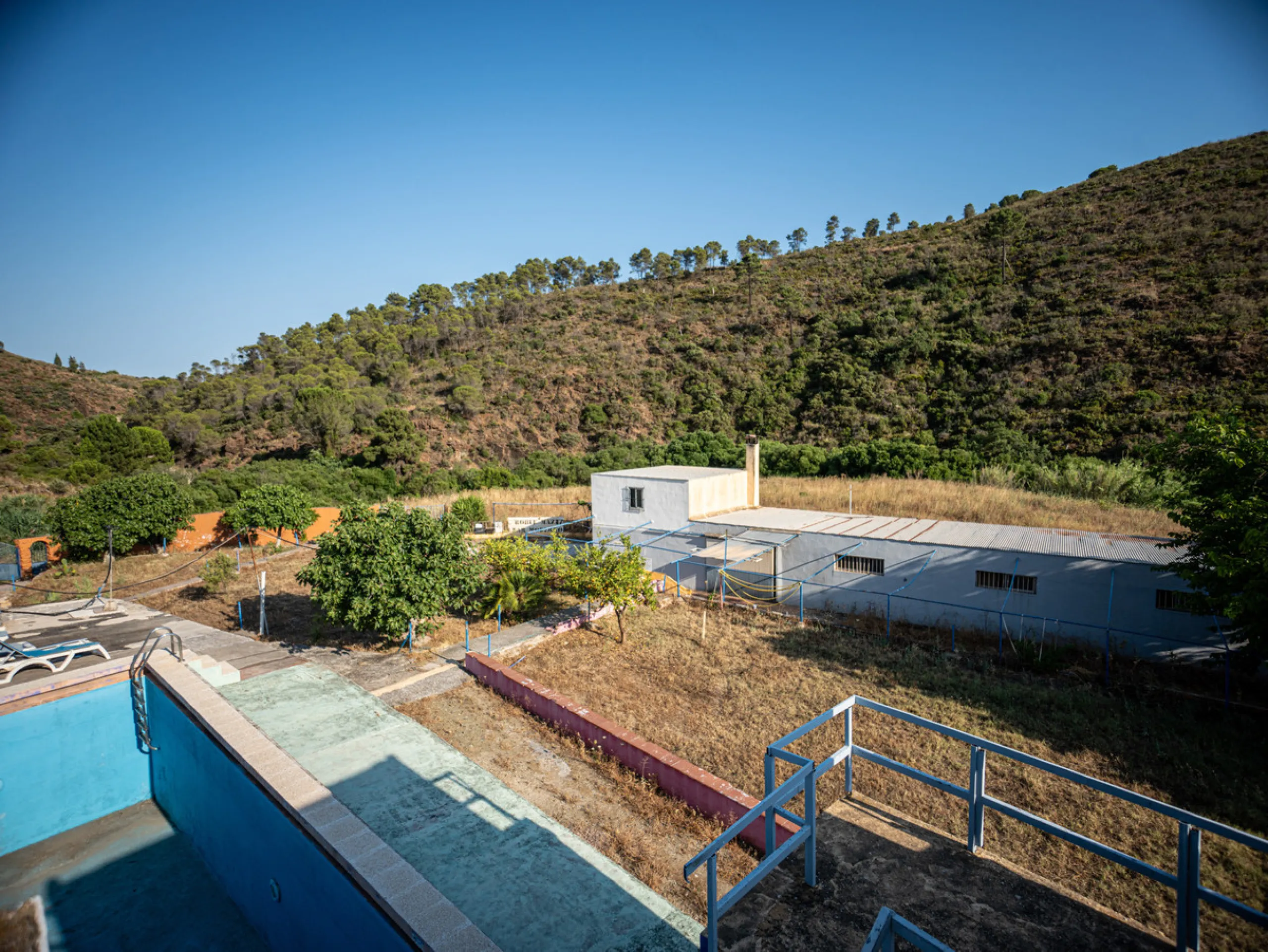 Finca Río Linarejos is a rare self-sustaining oasis in the heart of Andalucia, representing a unique investment opportunity that perfectly combines independence, safety, sustainability, and long-term financial potential. This exclusive estate offers more 