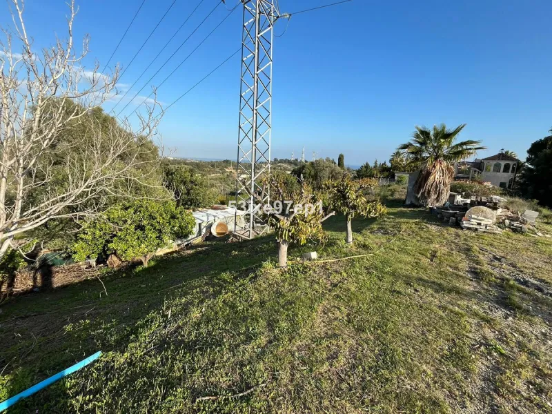 Now there is an opportunity to buy this large bright plot with views of the sea and rural / country Spain.