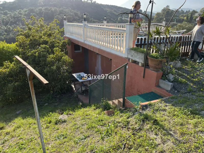 Now there is an opportunity to buy this large bright plot with views of the sea and rural / country Spain.