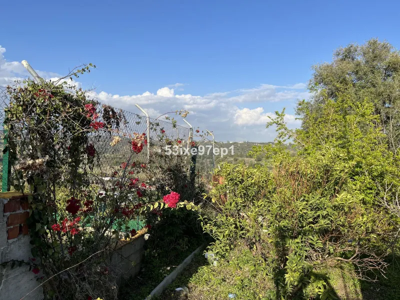 Now there is an opportunity to buy this large bright plot with views of the sea and rural / country Spain.
