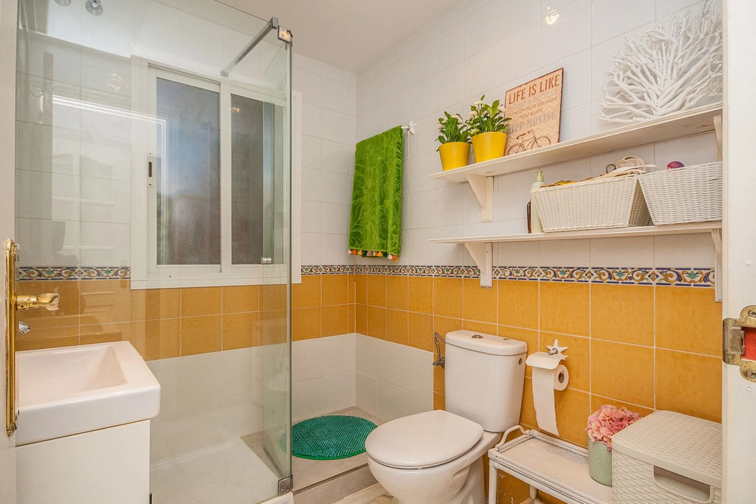 Located in the sought-after beachside area of Carib Playa, this spacious 3-bedroom, 2-bathroom apartment offers the perfect blend of comfort and convenience.