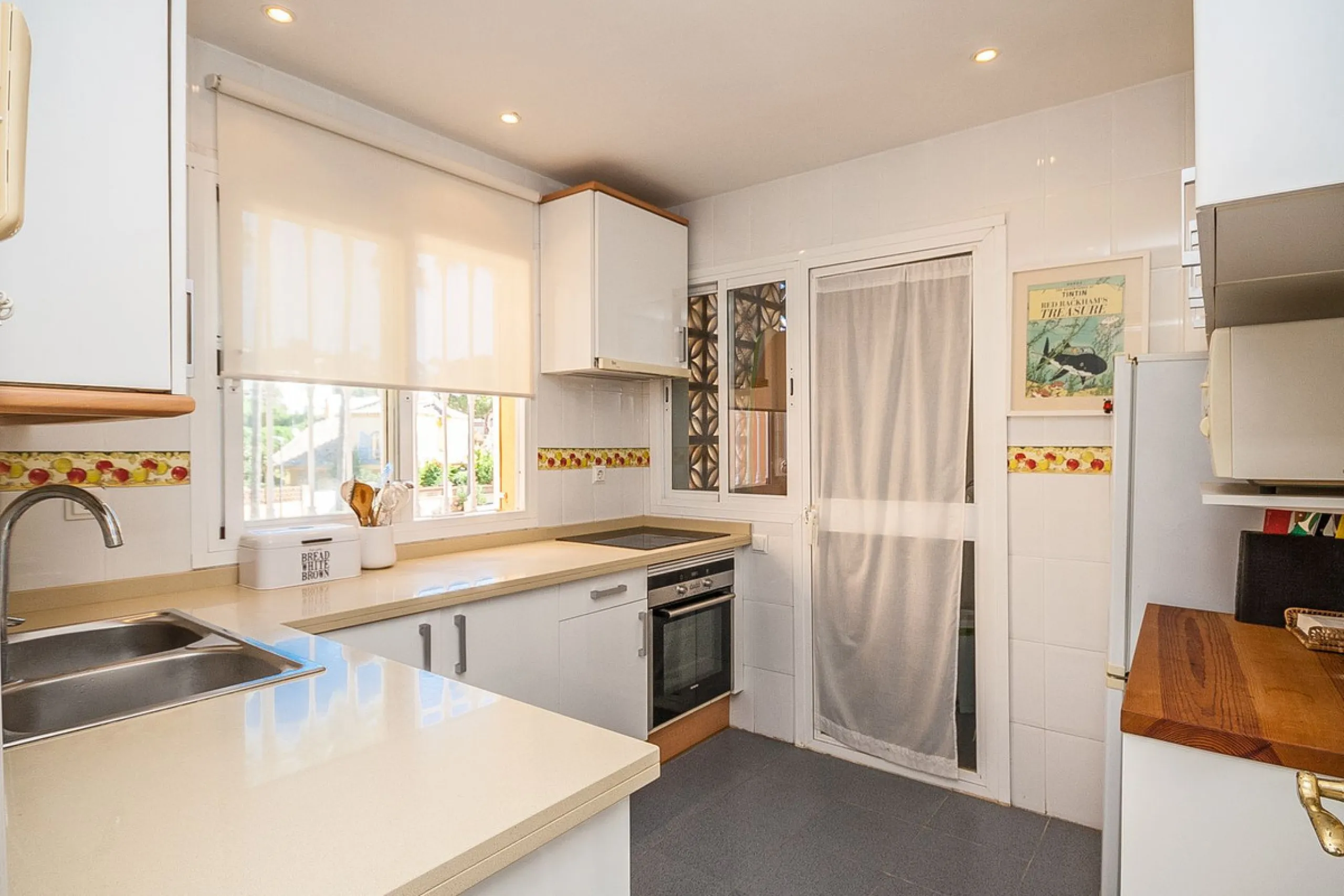 Located in the sought-after beachside area of Carib Playa, this spacious 3-bedroom, 2-bathroom apartment offers the perfect blend of comfort and convenience.