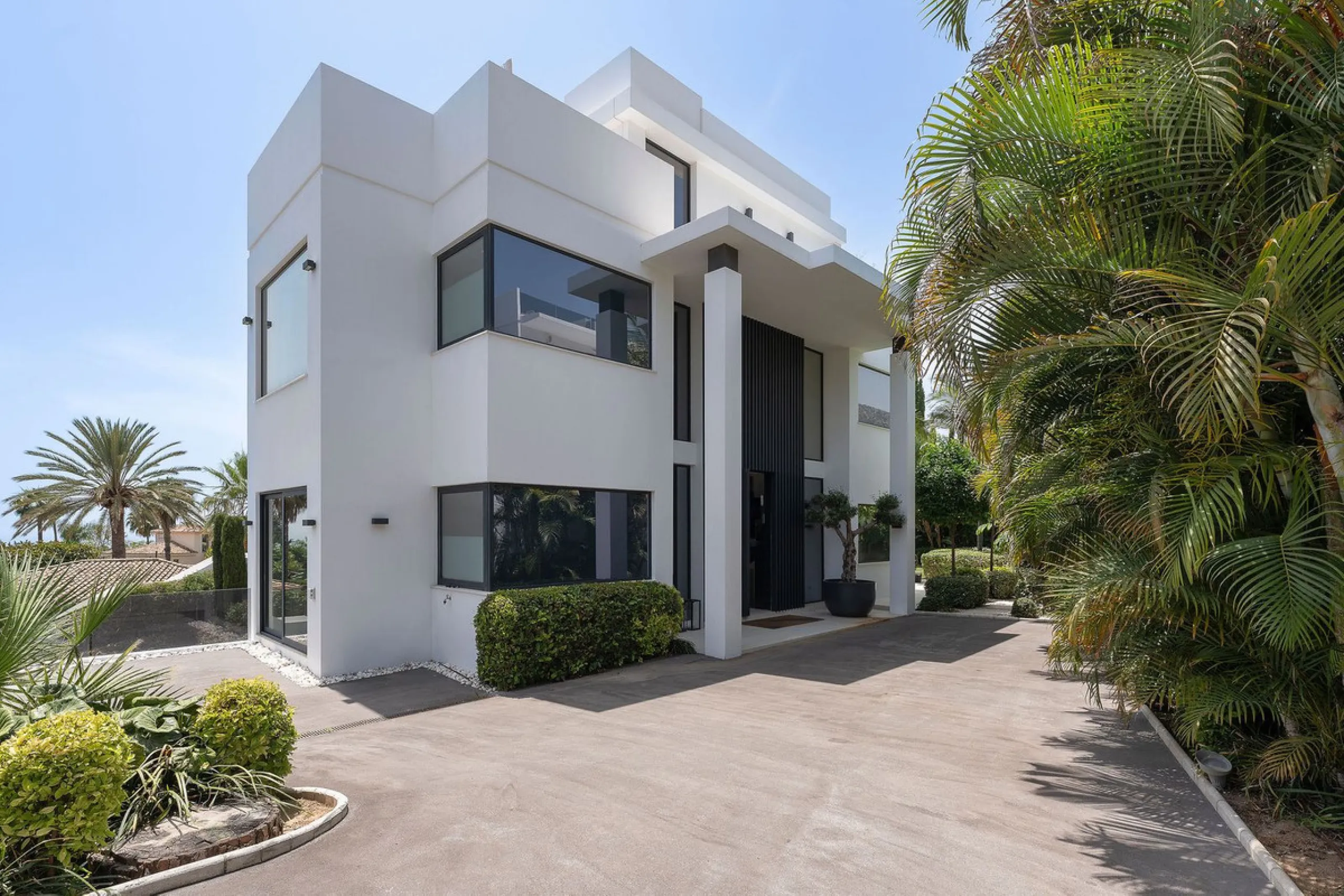 House - Detached Villa в продаже в Marbella, Málaga. В доме 5 спален и 6 ванных комнат. Площадь дома 586 м². Площадь участка 1272 м²