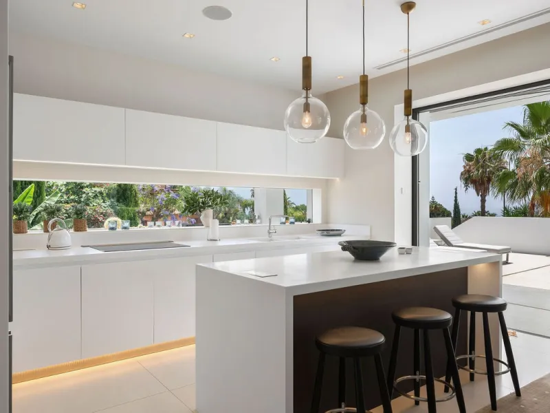House - Detached Villa в продаже в Marbella, Málaga. В доме 5 спален и 6 ванных комнат. Площадь дома 586 м². Площадь участка 1272 м²