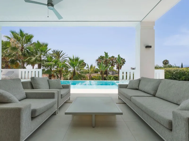 House - Detached Villa в продаже в Marbella, Málaga. В доме 5 спален и 6 ванных комнат. Площадь дома 586 м². Площадь участка 1272 м²