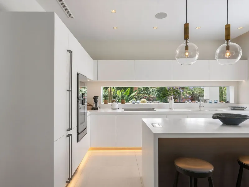 House - Detached Villa в продаже в Marbella, Málaga. В доме 5 спален и 6 ванных комнат. Площадь дома 586 м². Площадь участка 1272 м²