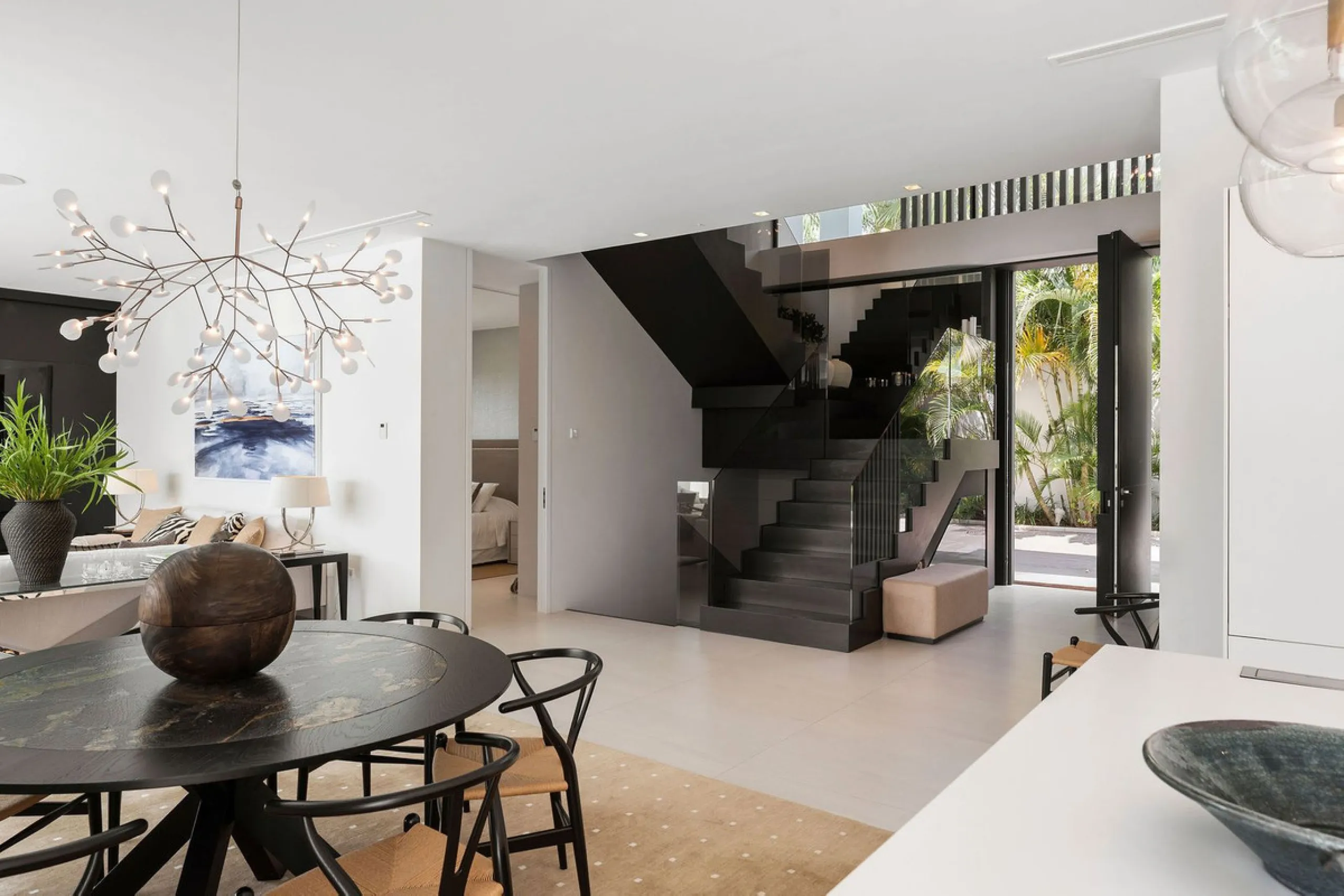 House - Detached Villa в продаже в Marbella, Málaga. В доме 5 спален и 6 ванных комнат. Площадь дома 586 м². Площадь участка 1272 м²