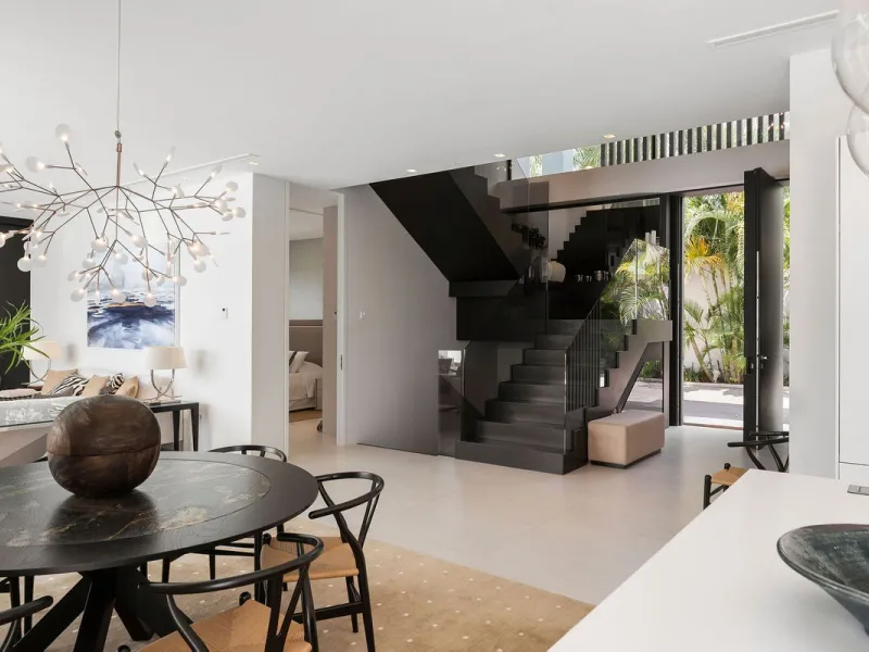 House - Detached Villa в продаже в Marbella, Málaga. В доме 5 спален и 6 ванных комнат. Площадь дома 586 м². Площадь участка 1272 м²