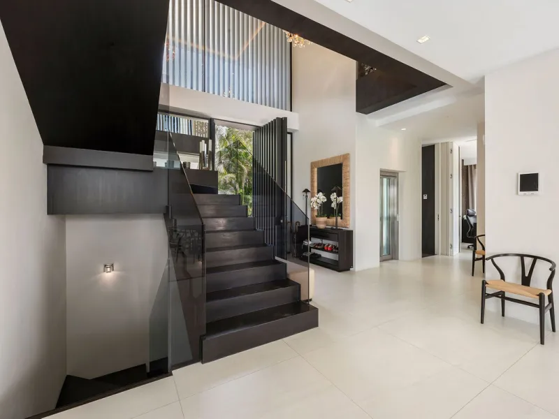 House - Detached Villa в продаже в Marbella, Málaga. В доме 5 спален и 6 ванных комнат. Площадь дома 586 м². Площадь участка 1272 м²