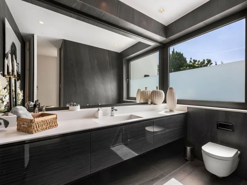 House - Detached Villa в продаже в Marbella, Málaga. В доме 5 спален и 6 ванных комнат. Площадь дома 586 м². Площадь участка 1272 м²