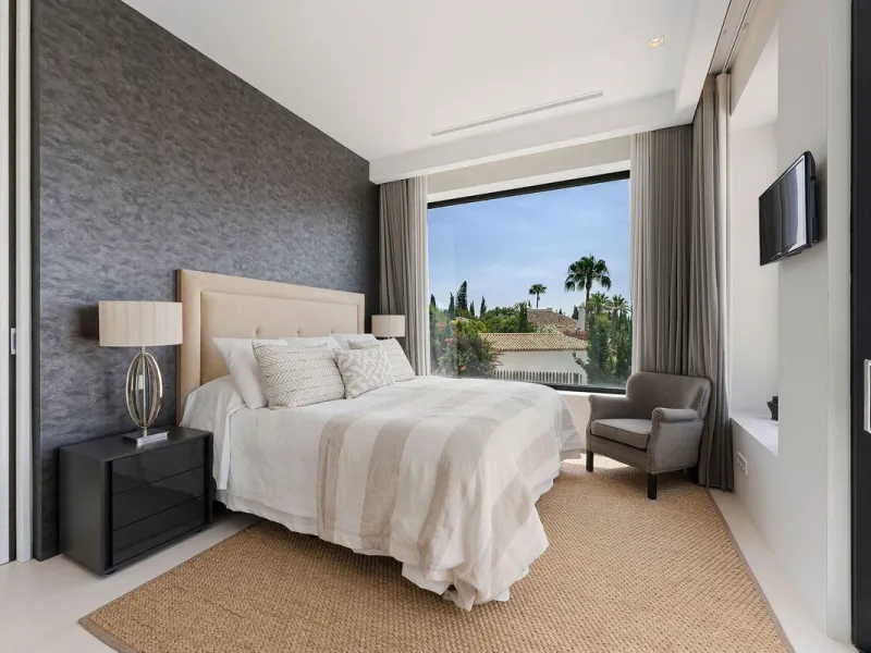 House - Detached Villa в продаже в Marbella, Málaga. В доме 5 спален и 6 ванных комнат. Площадь дома 586 м². Площадь участка 1272 м²