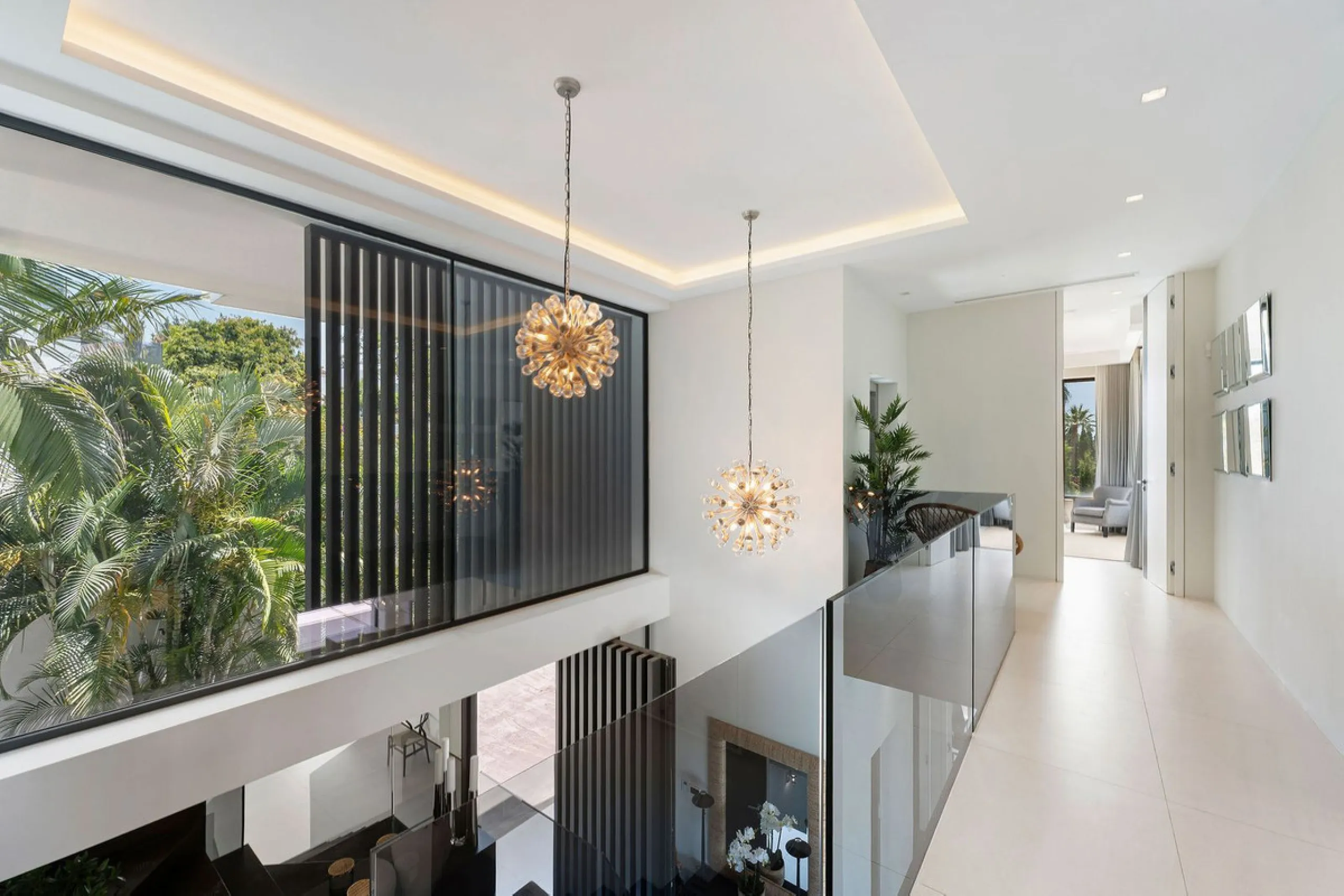 House - Detached Villa в продаже в Marbella, Málaga. В доме 5 спален и 6 ванных комнат. Площадь дома 586 м². Площадь участка 1272 м²