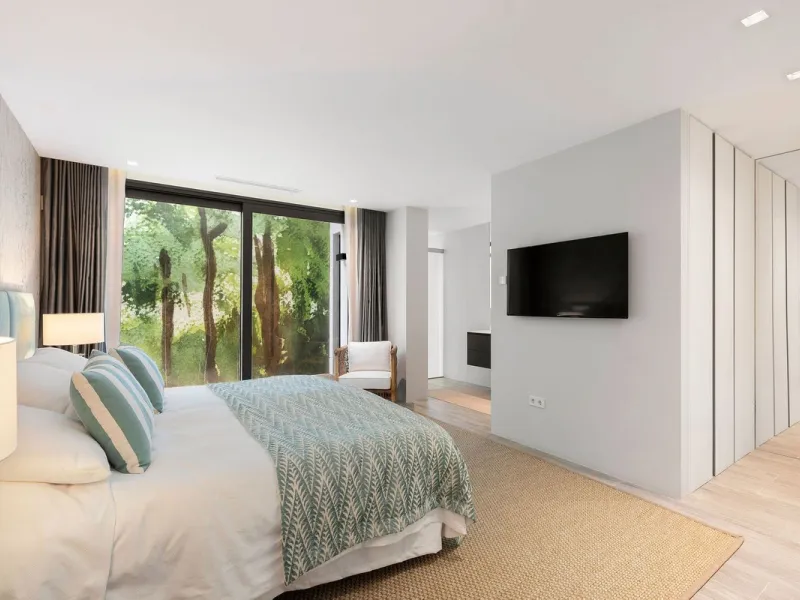 House - Detached Villa в продаже в Marbella, Málaga. В доме 5 спален и 6 ванных комнат. Площадь дома 586 м². Площадь участка 1272 м²