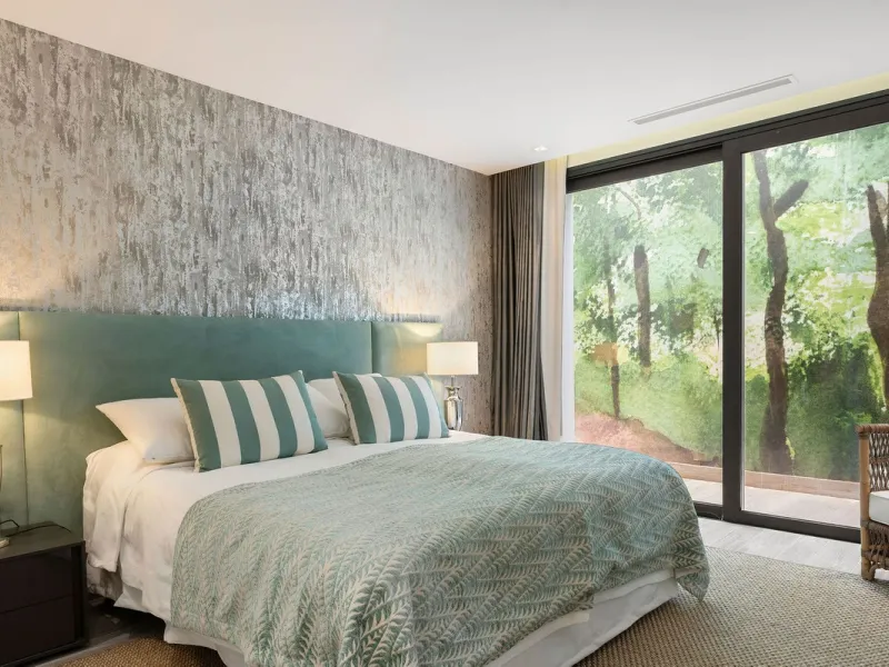 House - Detached Villa в продаже в Marbella, Málaga. В доме 5 спален и 6 ванных комнат. Площадь дома 586 м². Площадь участка 1272 м²