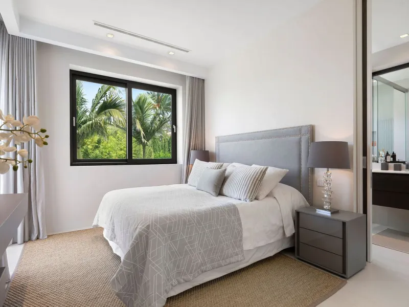 House - Detached Villa в продаже в Marbella, Málaga. В доме 5 спален и 6 ванных комнат. Площадь дома 586 м². Площадь участка 1272 м²