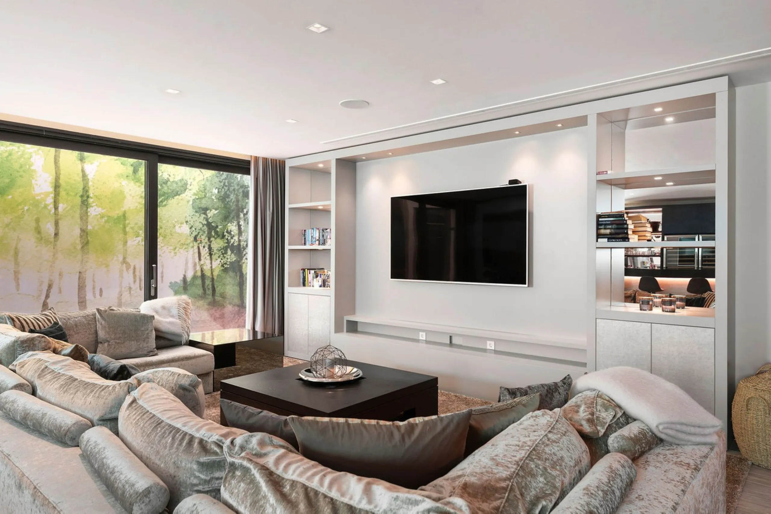 House - Detached Villa в продаже в Marbella, Málaga. В доме 5 спален и 6 ванных комнат. Площадь дома 586 м². Площадь участка 1272 м²