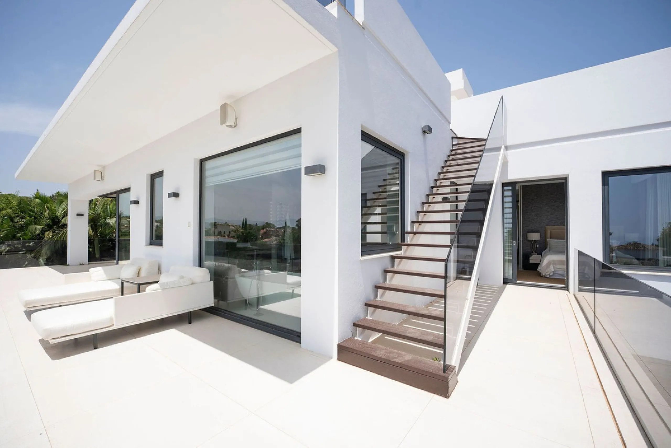 House - Detached Villa в продаже в Marbella, Málaga. В доме 5 спален и 6 ванных комнат. Площадь дома 586 м². Площадь участка 1272 м²