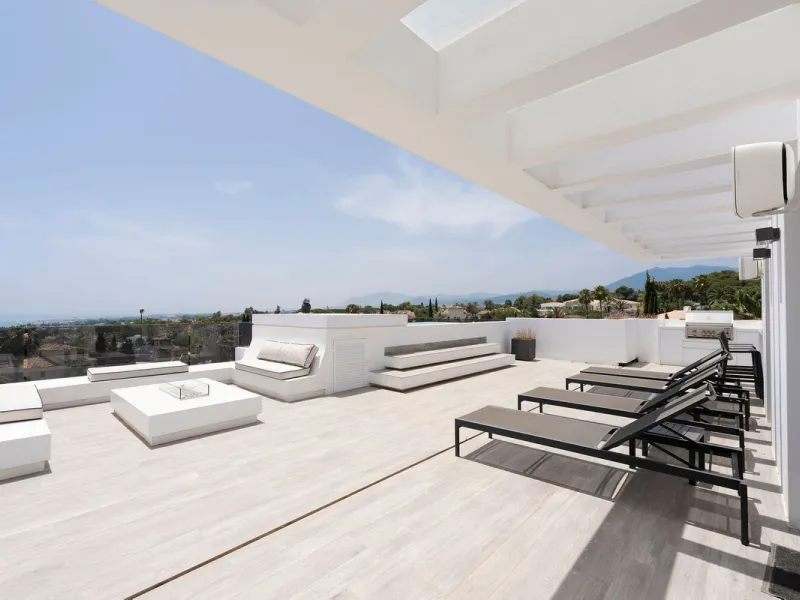 House - Detached Villa в продаже в Marbella, Málaga. В доме 5 спален и 6 ванных комнат. Площадь дома 586 м². Площадь участка 1272 м²