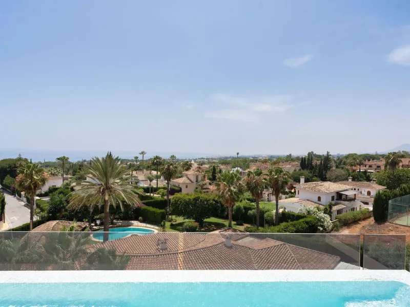 House - Detached Villa в продаже в Marbella, Málaga. В доме 5 спален и 6 ванных комнат. Площадь дома 586 м². Площадь участка 1272 м²