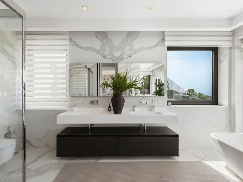 House - Detached Villa в продаже в Marbella, Málaga. В доме 5 спален и 6 ванных комнат. Площадь дома 586 м². Площадь участка 1272 м²