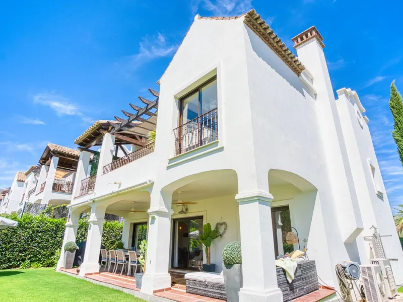Elegant Three-Bedroom Detached Villa – Frontline Golf, West of Estepona