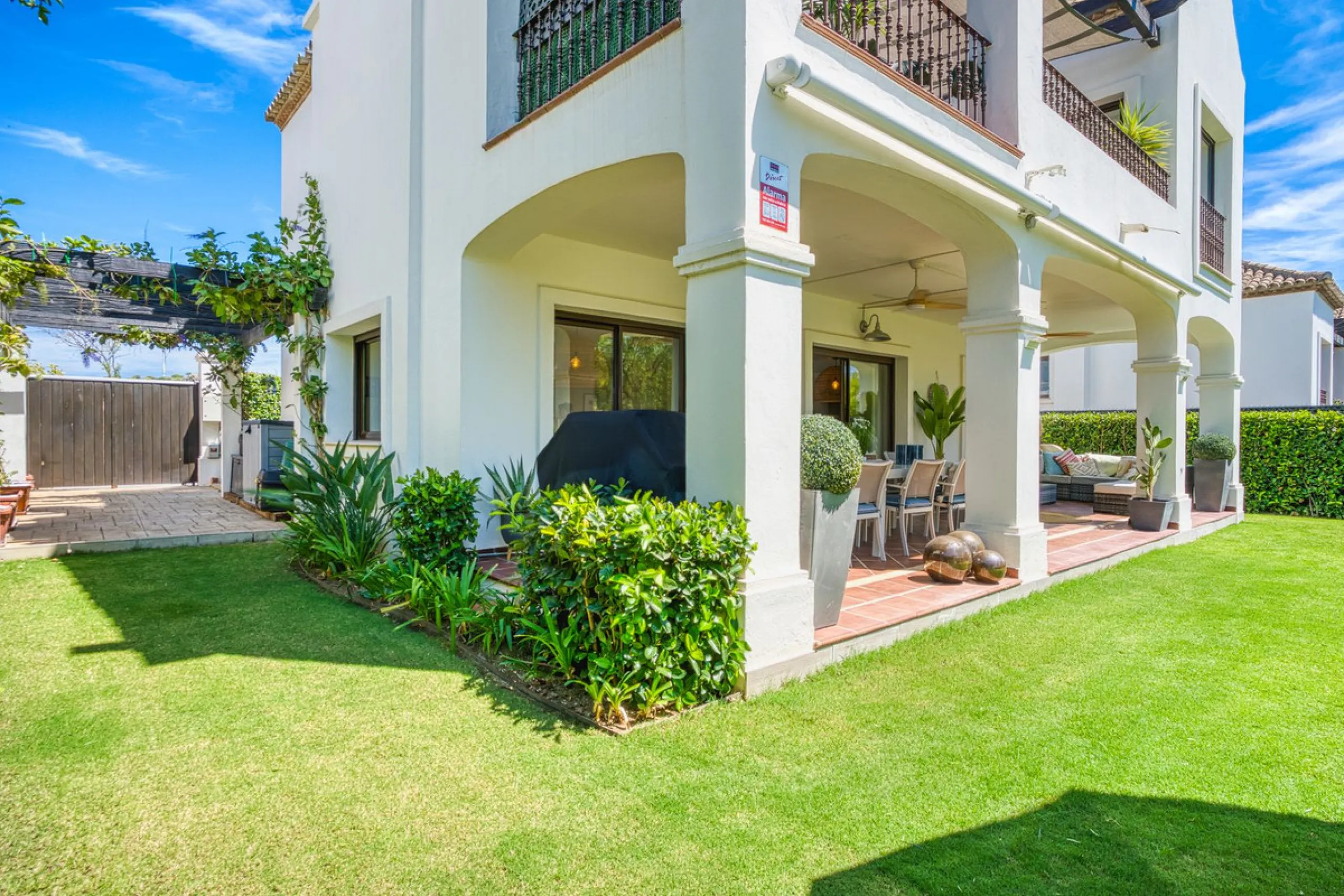 Elegant Three-Bedroom Detached Villa – Frontline Golf, West of Estepona