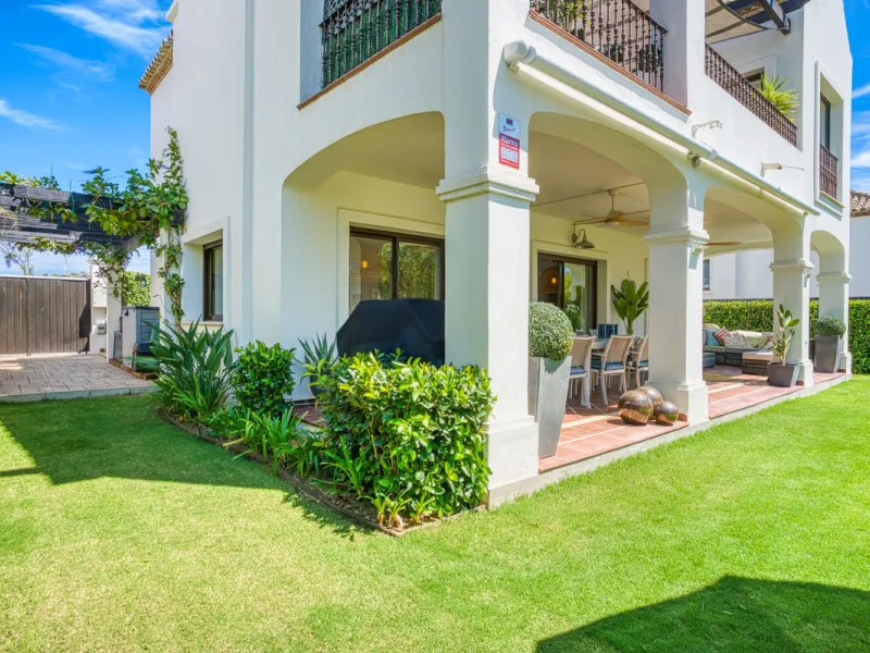 Elegant Three-Bedroom Detached Villa – Frontline Golf, West of Estepona