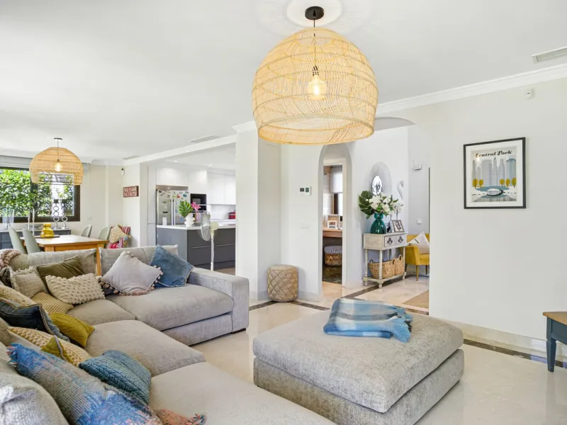 Elegant Three-Bedroom Detached Villa – Frontline Golf, West of Estepona