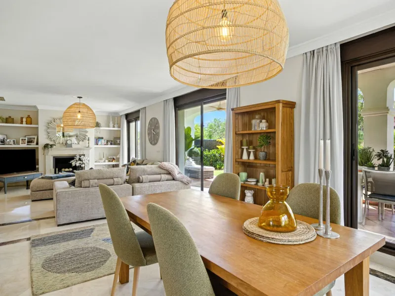 Elegant Three-Bedroom Detached Villa – Frontline Golf, West of Estepona
