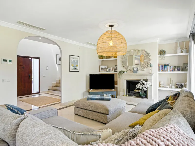 Elegant Three-Bedroom Detached Villa – Frontline Golf, West of Estepona