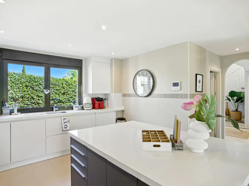 Elegant Three-Bedroom Detached Villa – Frontline Golf, West of Estepona