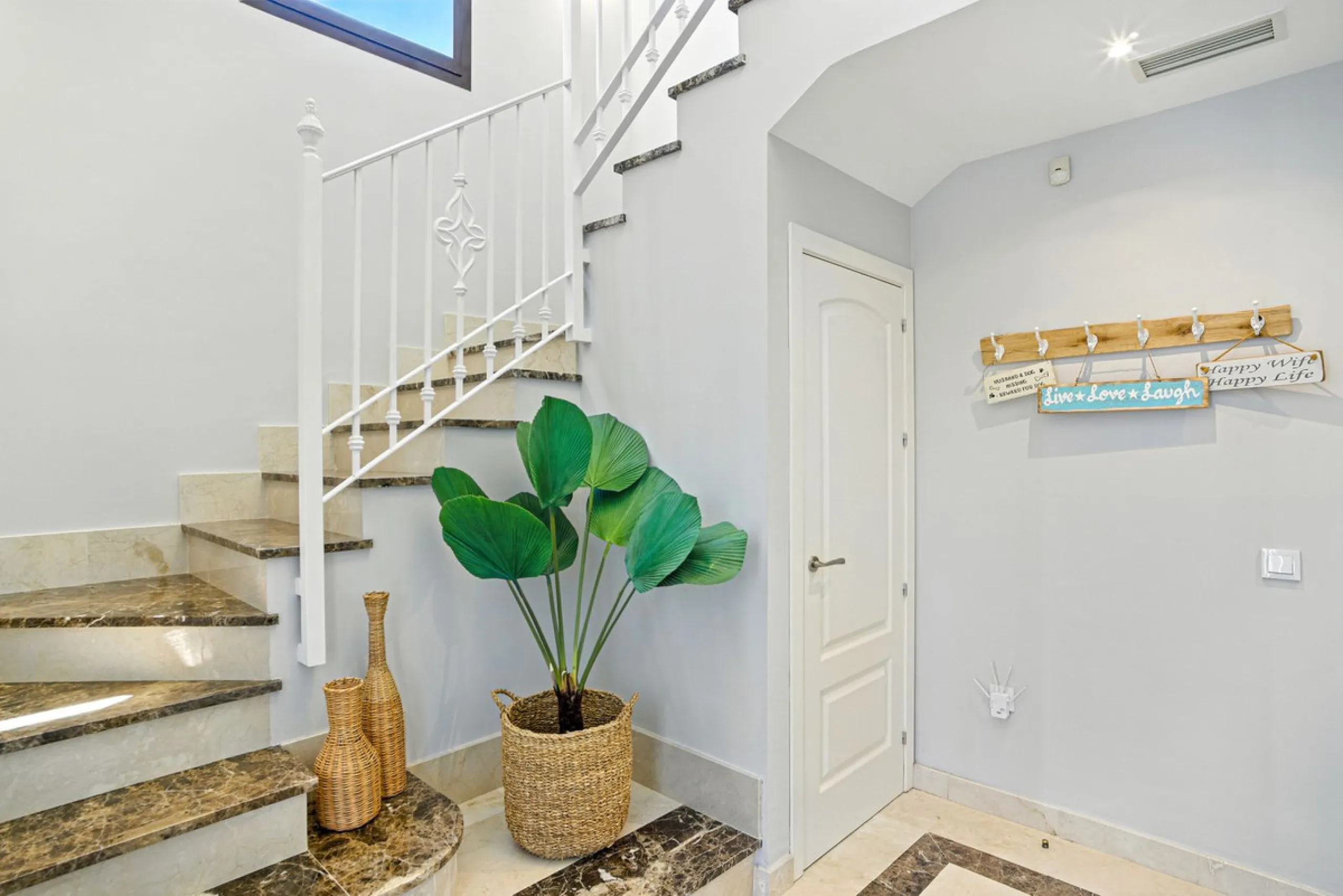 Elegant Three-Bedroom Detached Villa – Frontline Golf, West of Estepona