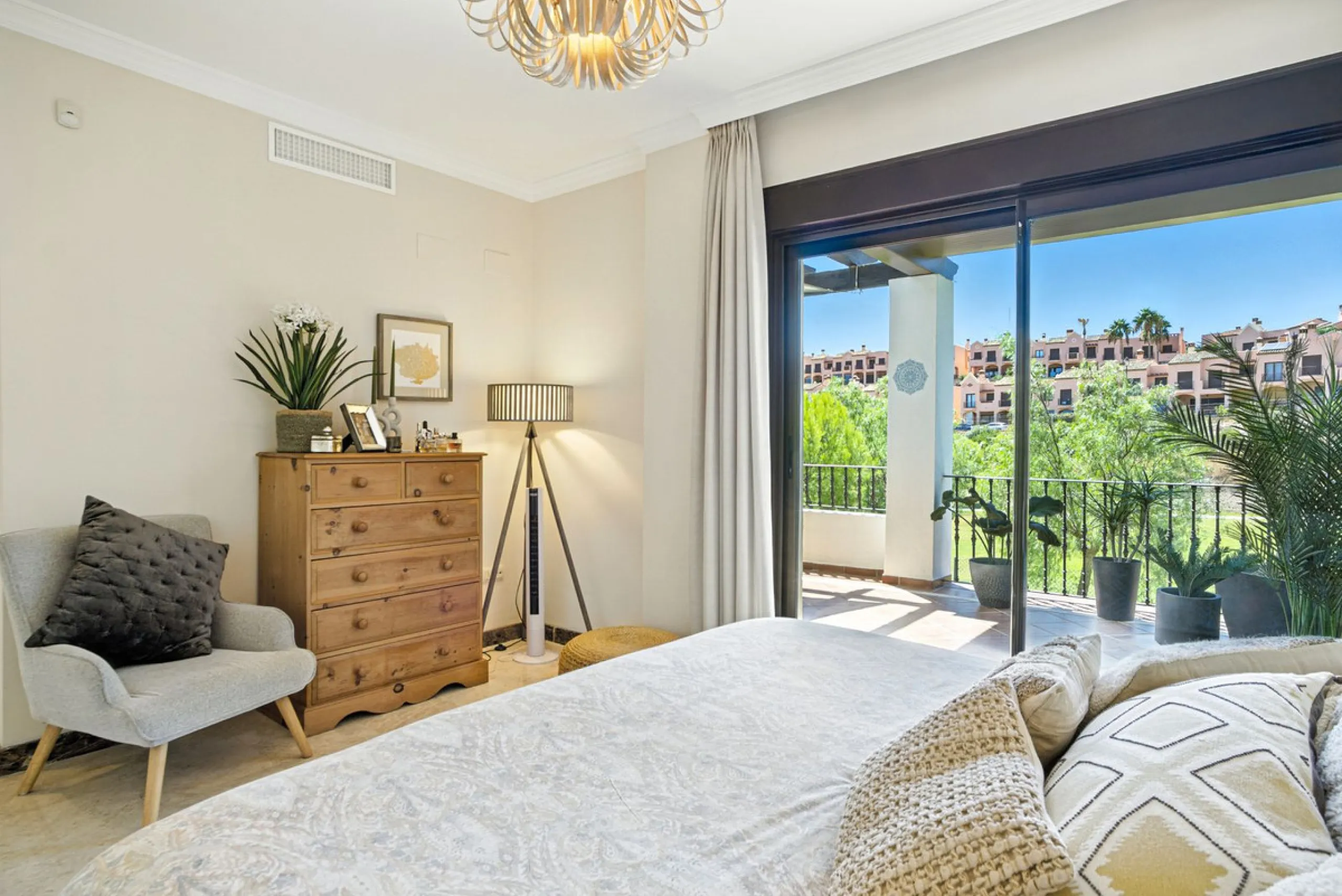 Elegant Three-Bedroom Detached Villa – Frontline Golf, West of Estepona