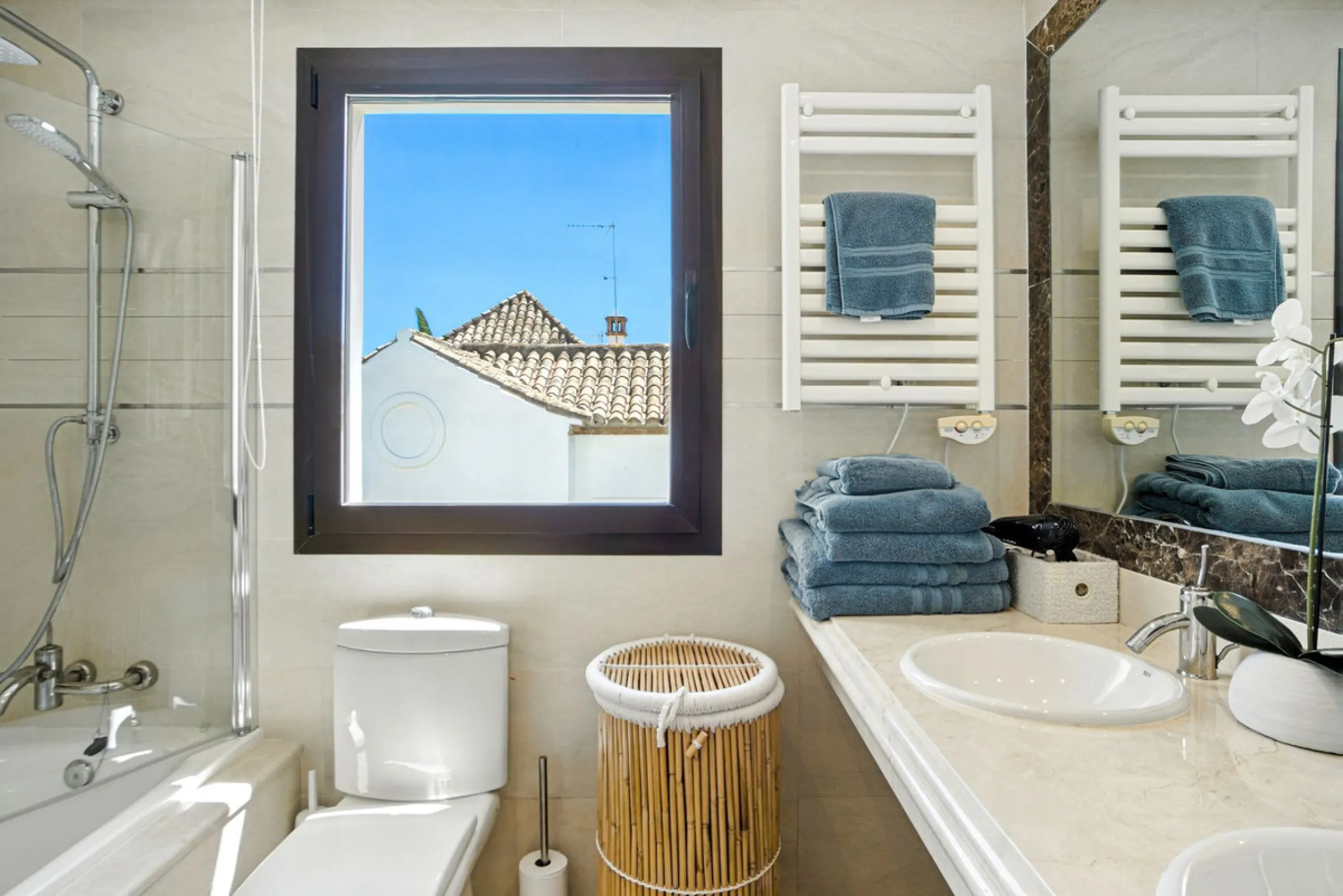 Elegant Three-Bedroom Detached Villa – Frontline Golf, West of Estepona