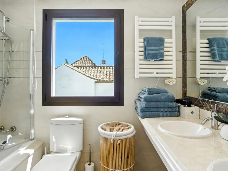 Elegant Three-Bedroom Detached Villa – Frontline Golf, West of Estepona