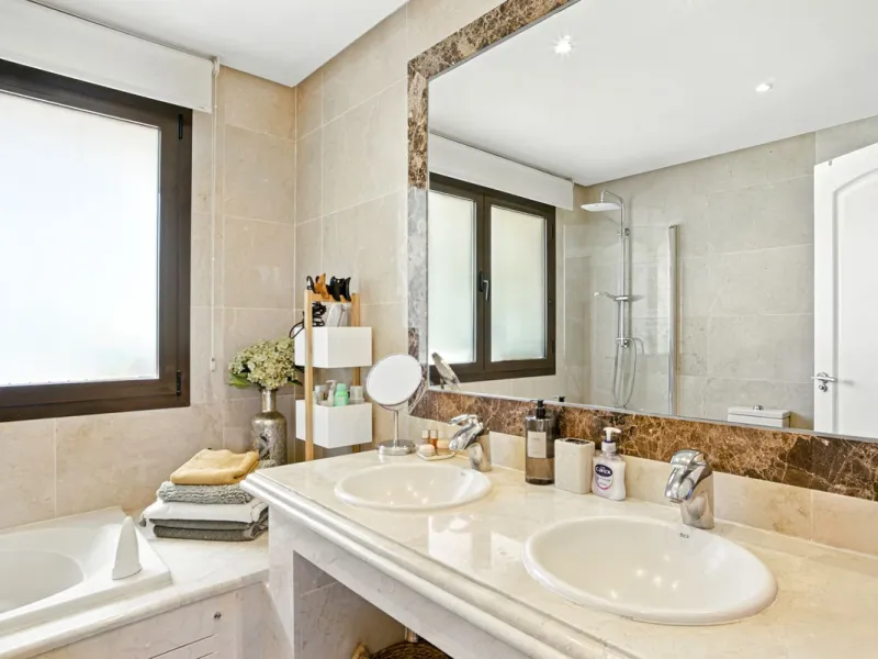 Elegant Three-Bedroom Detached Villa – Frontline Golf, West of Estepona