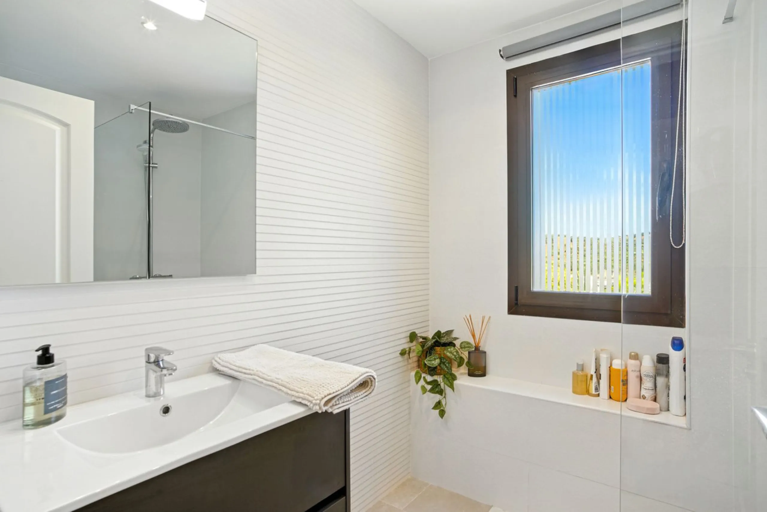Elegant Three-Bedroom Detached Villa – Frontline Golf, West of Estepona