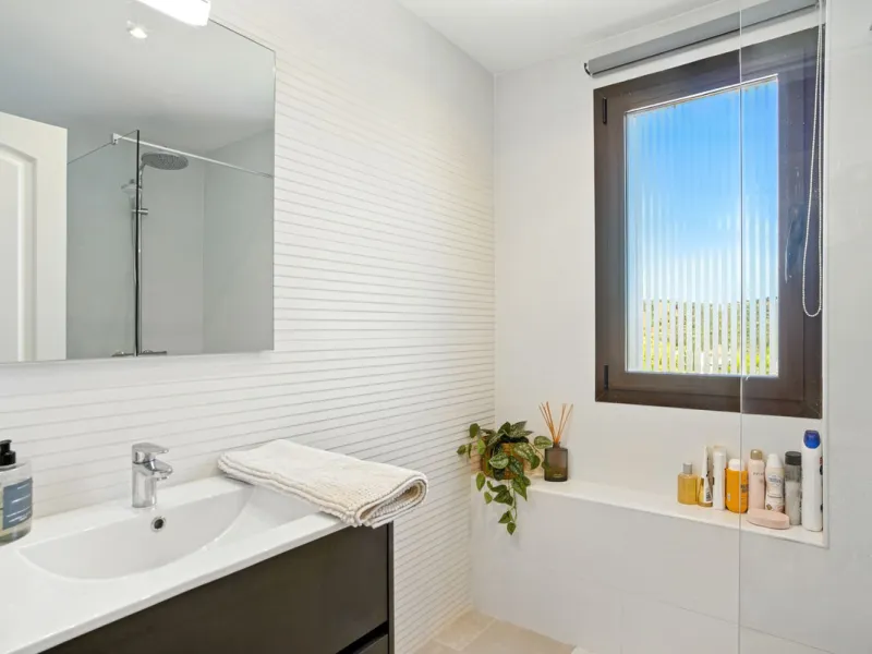 Elegant Three-Bedroom Detached Villa – Frontline Golf, West of Estepona