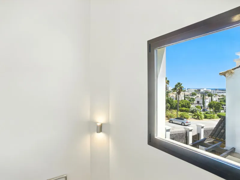 Elegant Three-Bedroom Detached Villa – Frontline Golf, West of Estepona