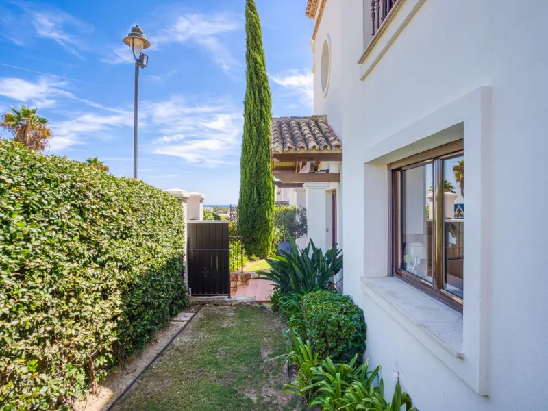 Elegant Three-Bedroom Detached Villa – Frontline Golf, West of Estepona