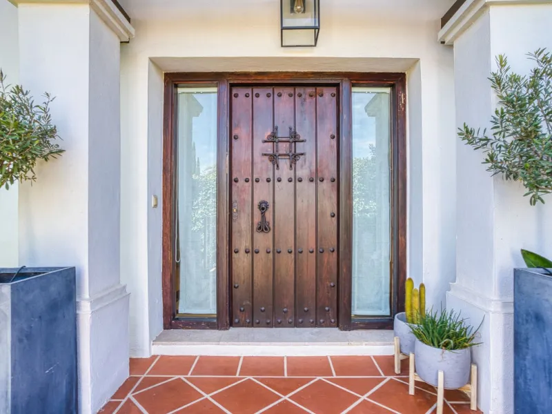 Elegant Three-Bedroom Detached Villa – Frontline Golf, West of Estepona