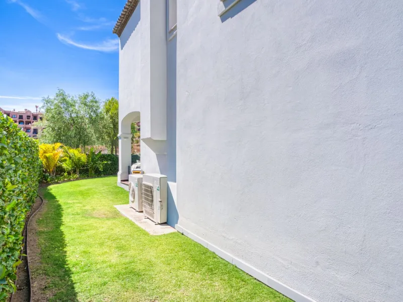 Elegant Three-Bedroom Detached Villa – Frontline Golf, West of Estepona