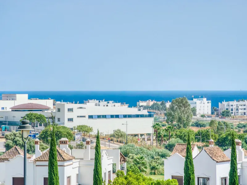 Elegant Three-Bedroom Detached Villa – Frontline Golf, West of Estepona