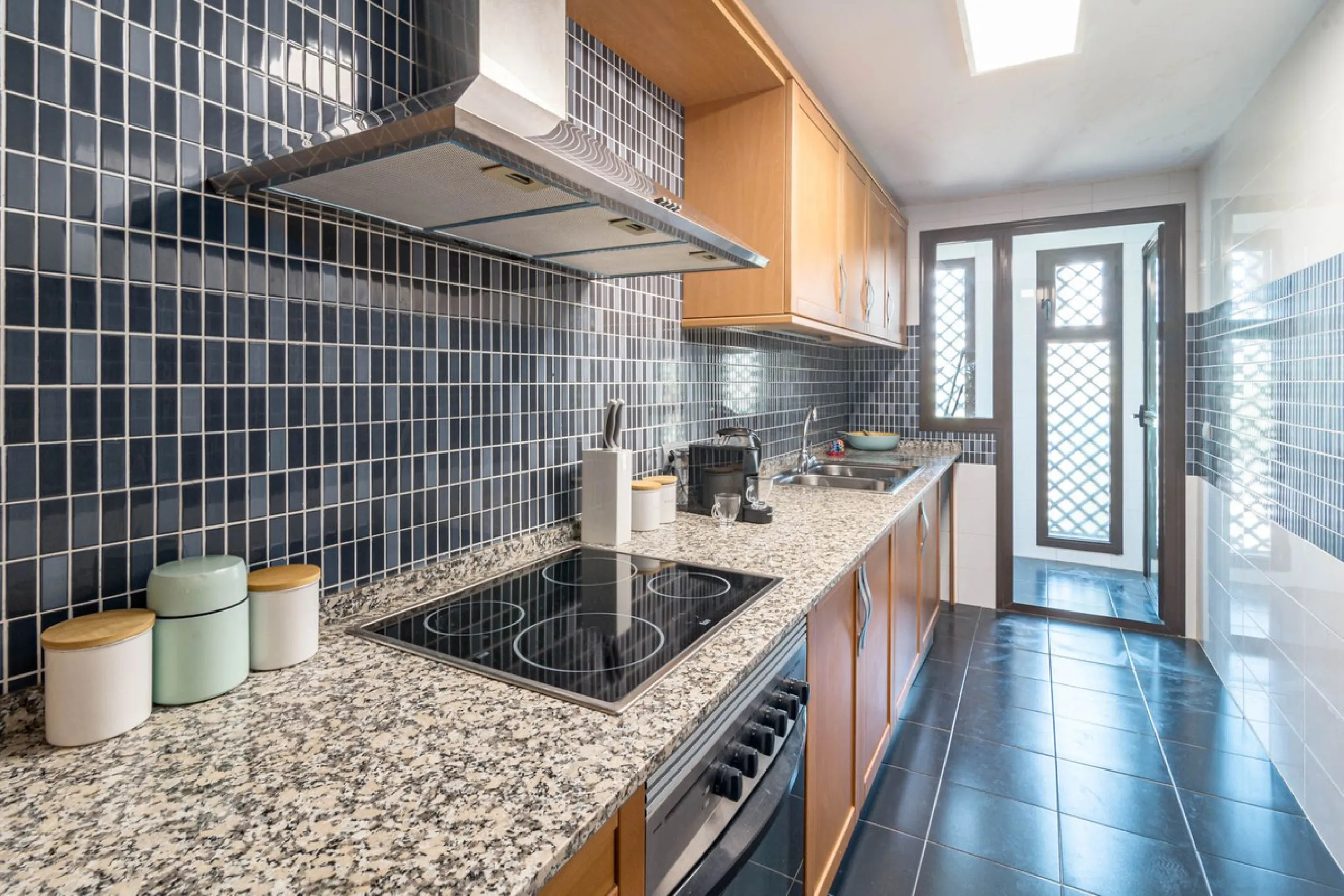Apartment - Ground Floor Apartment в продаже в Estepona, Málaga. В доме 2 спален и 2 ванных комнат. Площадь дома 97 м². Площадь участка 66 м²