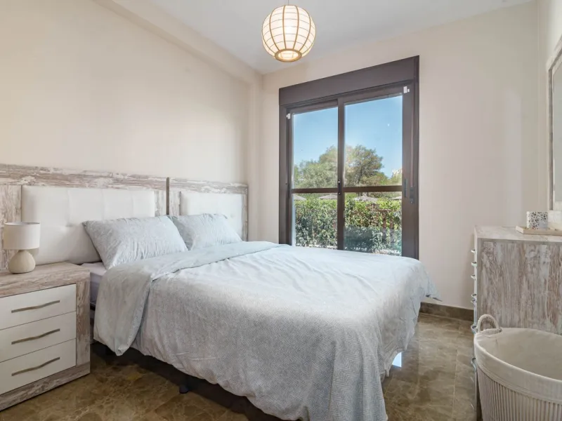 Apartment - Ground Floor Apartment в продаже в Estepona, Málaga. В доме 2 спален и 2 ванных комнат. Площадь дома 97 м². Площадь участка 66 м²