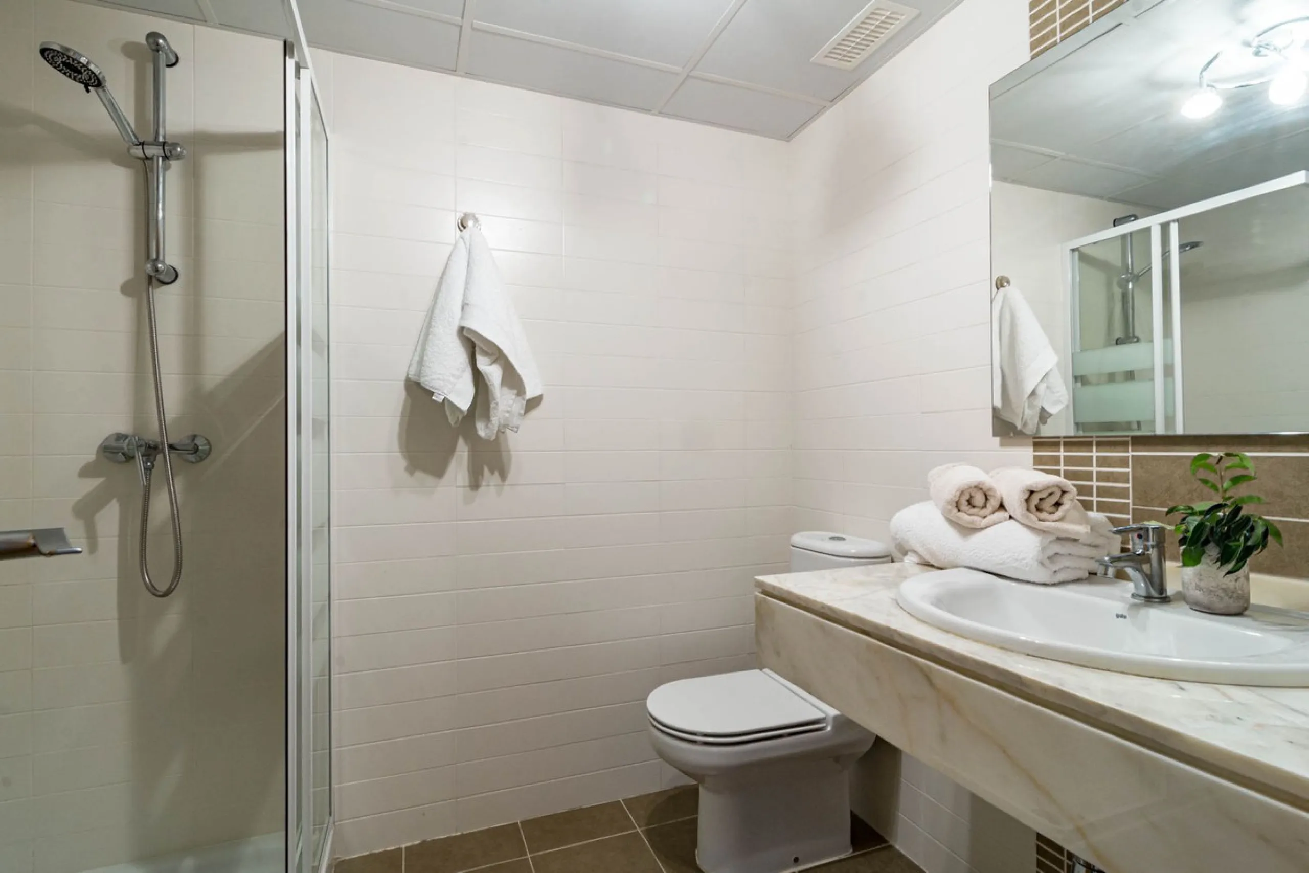 Apartment - Ground Floor Apartment в продаже в Estepona, Málaga. В доме 2 спален и 2 ванных комнат. Площадь дома 97 м². Площадь участка 66 м²