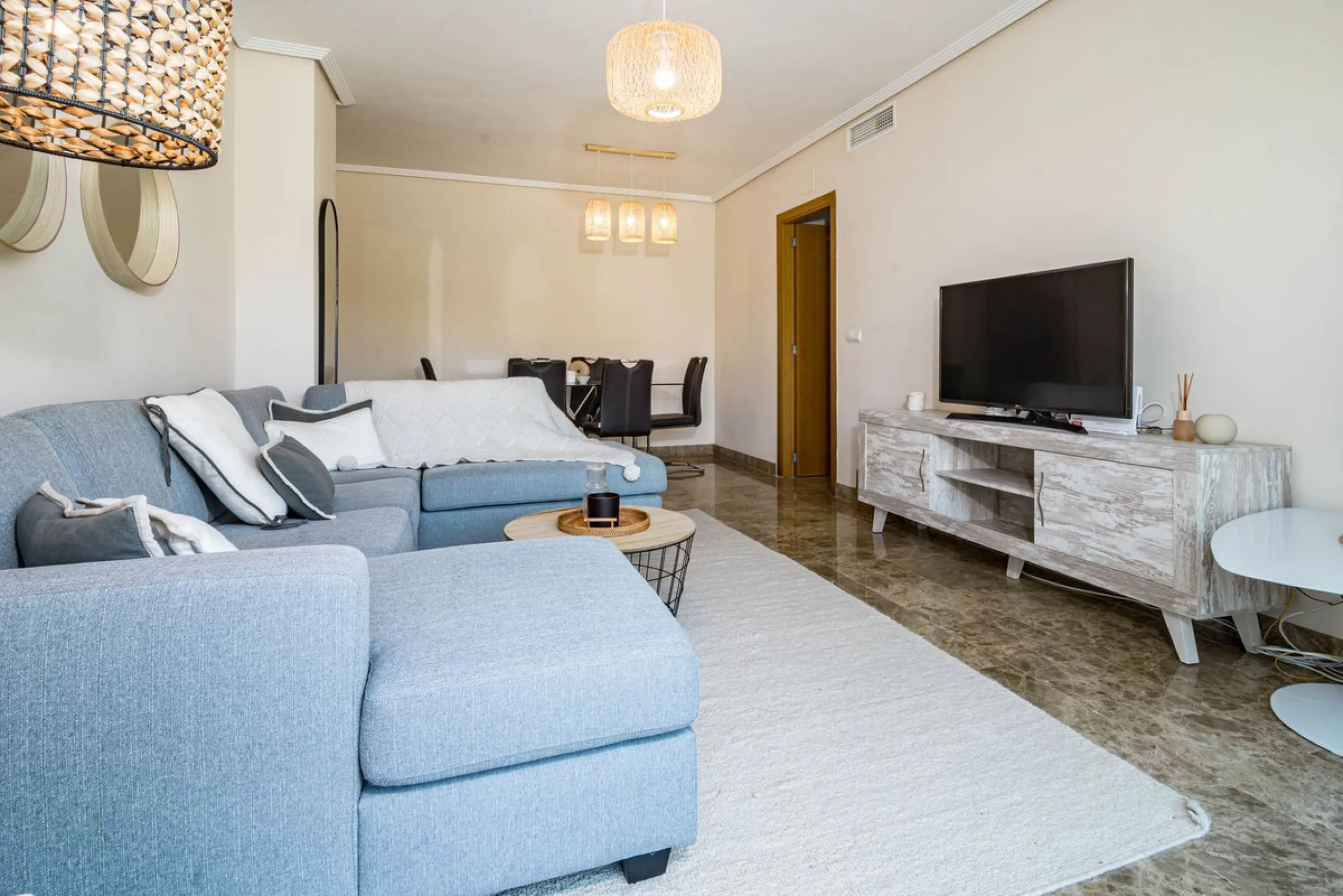 Apartment - Ground Floor Apartment в продаже в Estepona, Málaga. В доме 2 спален и 2 ванных комнат. Площадь дома 97 м². Площадь участка 66 м²