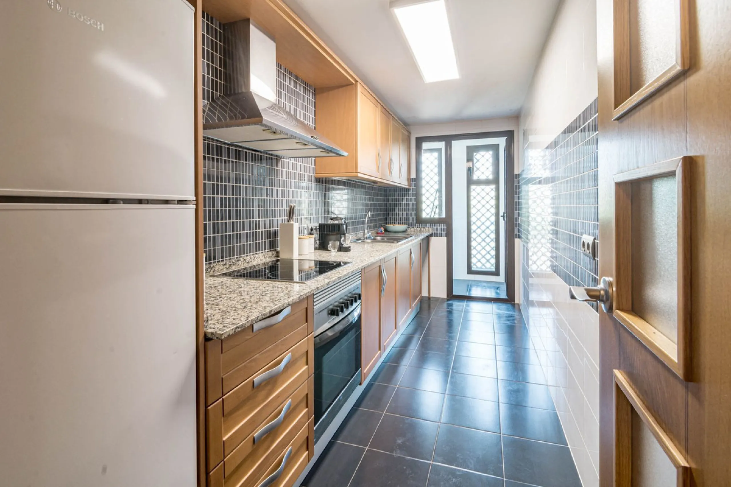Apartment - Ground Floor Apartment в продаже в Estepona, Málaga. В доме 2 спален и 2 ванных комнат. Площадь дома 97 м². Площадь участка 66 м²