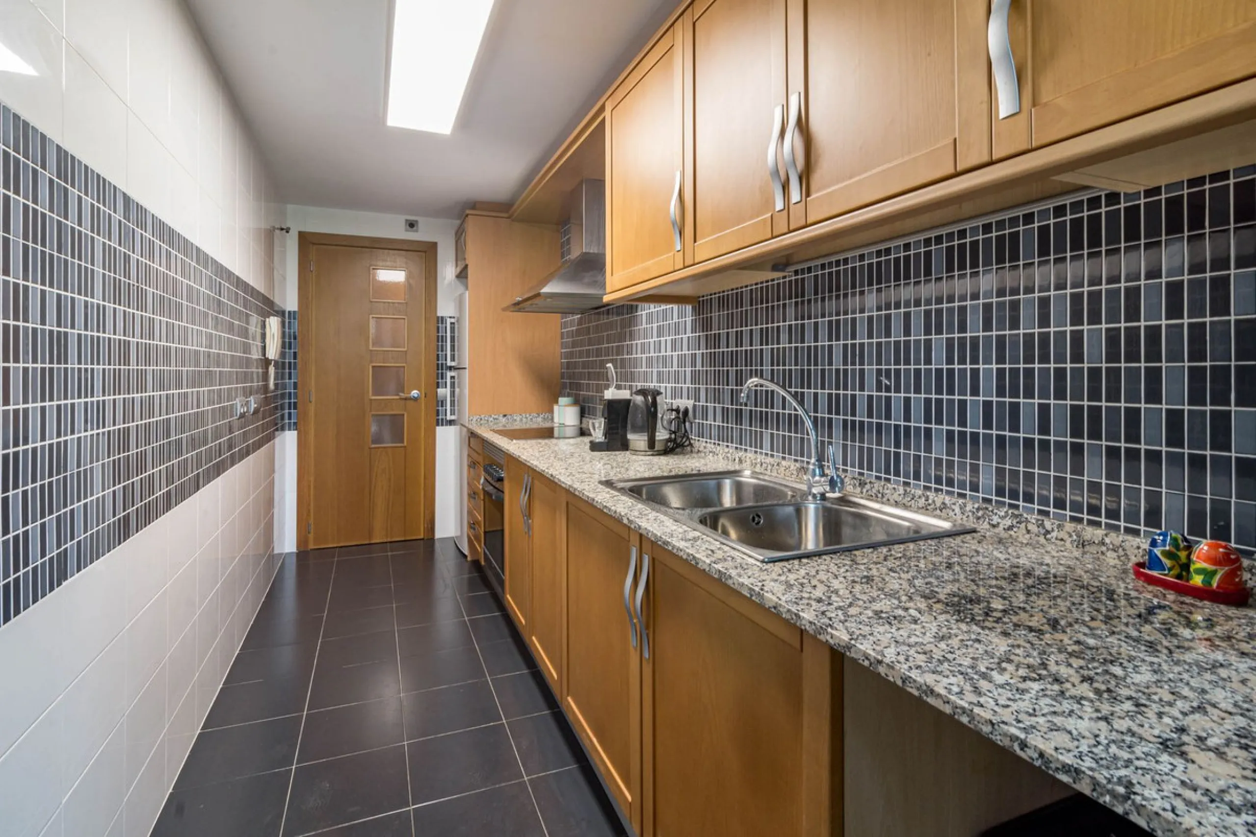 Apartment - Ground Floor Apartment в продаже в Estepona, Málaga. В доме 2 спален и 2 ванных комнат. Площадь дома 97 м². Площадь участка 66 м²