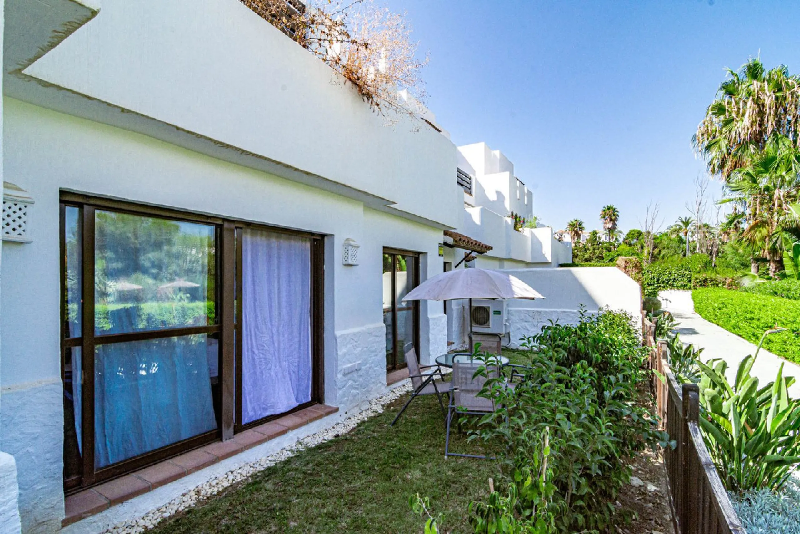Apartment - Ground Floor Apartment в продаже в Estepona, Málaga. В доме 2 спален и 2 ванных комнат. Площадь дома 97 м². Площадь участка 66 м²